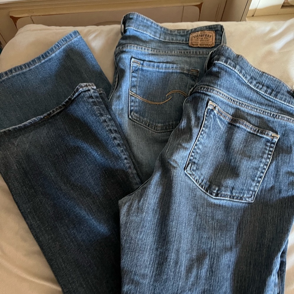 Signature Levi’s Mid Rise 1 Pair Sz 11/12  Blue Jeans 1 pair Und Boot cut